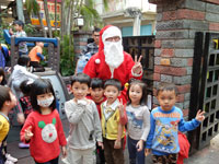  聖誕老人現身高雄童心園幼兒園，送禮物獻祝福《楠梓區,雙語幼兒園,幼稚園,幼兒園》